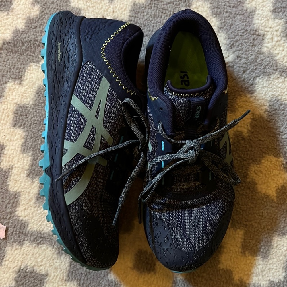 Running shoes